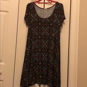 Super cute flowy patterned dress